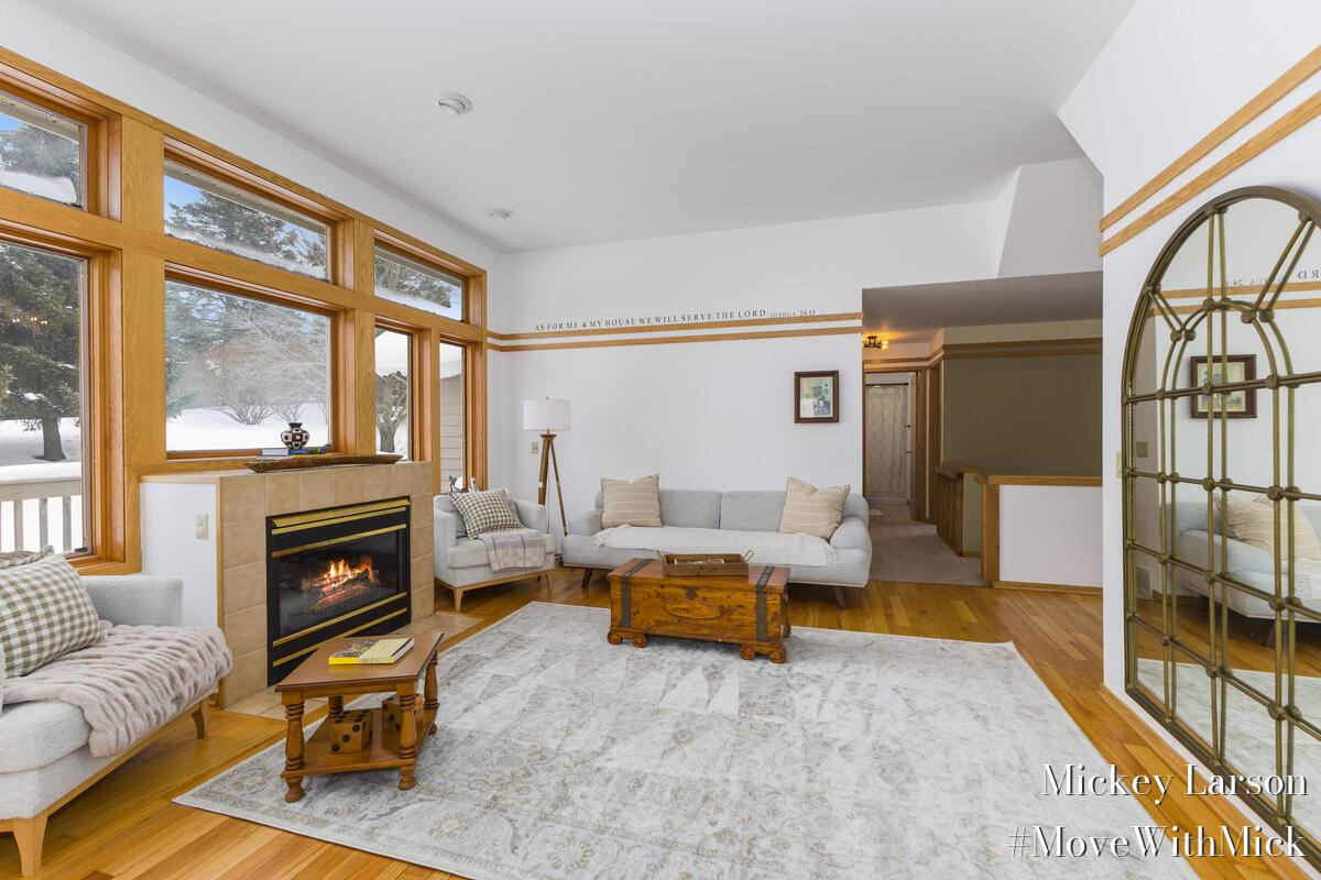 7000 Camelback Drive NE