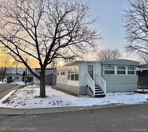 228 Greenhill White Lake Charter Township MI 48386