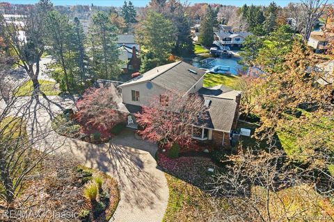 5067 Oakwood Court Commerce Charter Township MI 48382