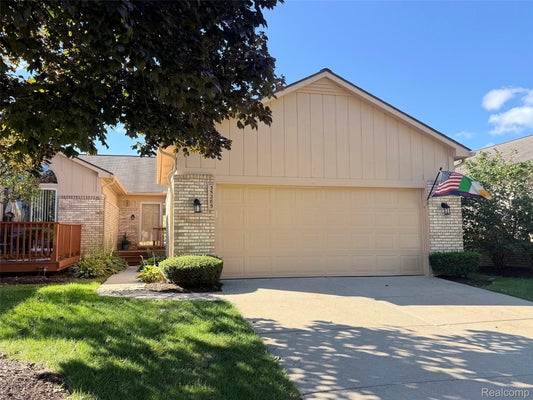 35285 LONE PINE LN, FARMINGTON HILLS, MI 48335 - Image 3007b42701deb0a09d33bb89e2c8f6f7/614085189