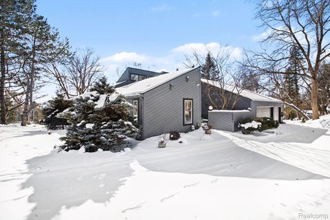 2501 Doleman Drive West Bloomfield Charter Township MI 48324