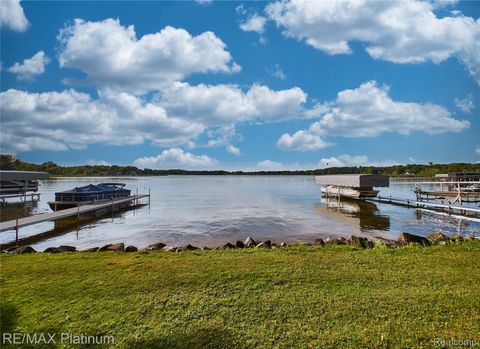 4358 SKUSA Drive Genoa Township MI 48116