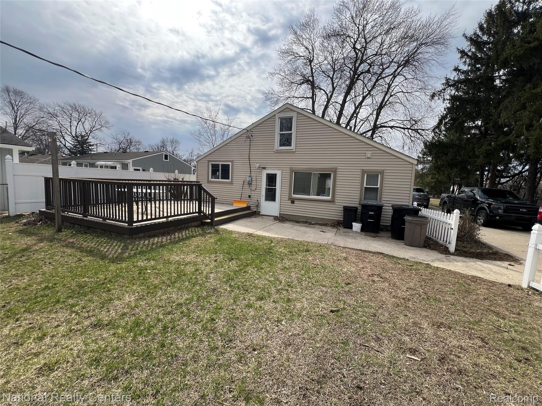 15230 Harrison Street