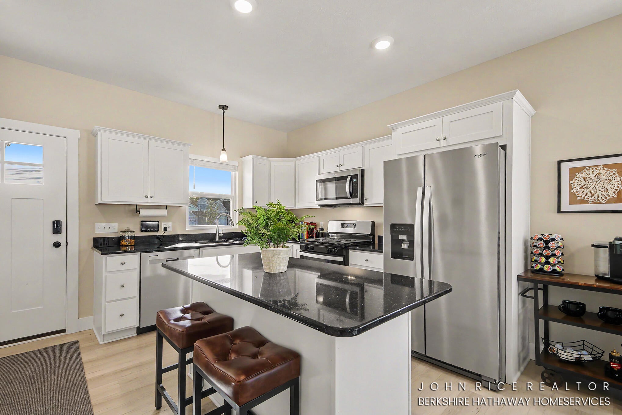 6009 N Bear Den Trail