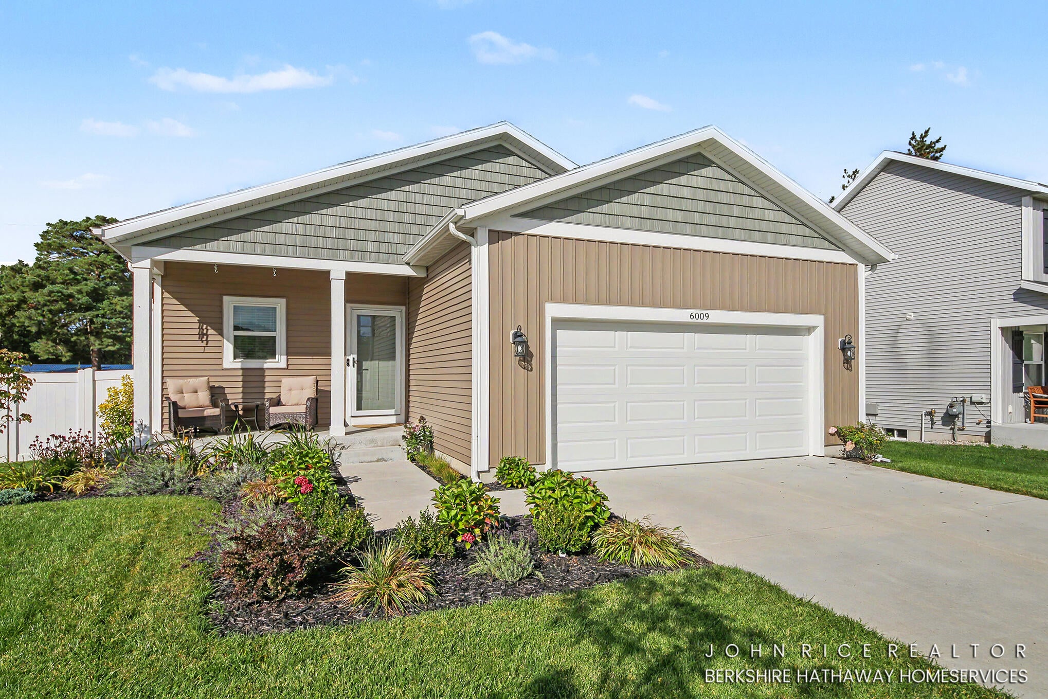 6009 N Bear Den Trail