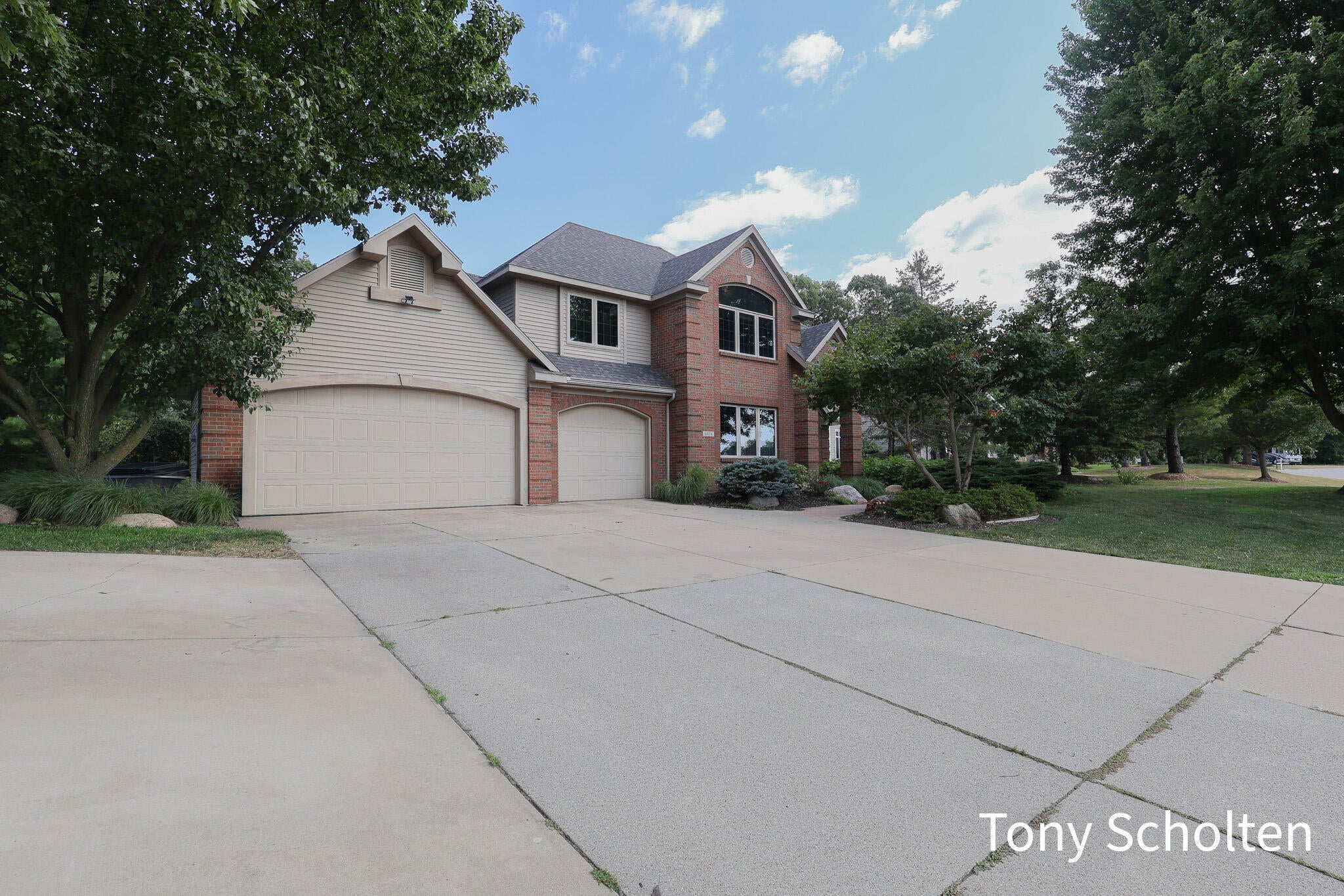 6054 Summerhill Drive