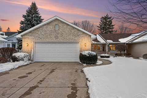 2 Thornapple Court Saginaw Charter Township MI 48603