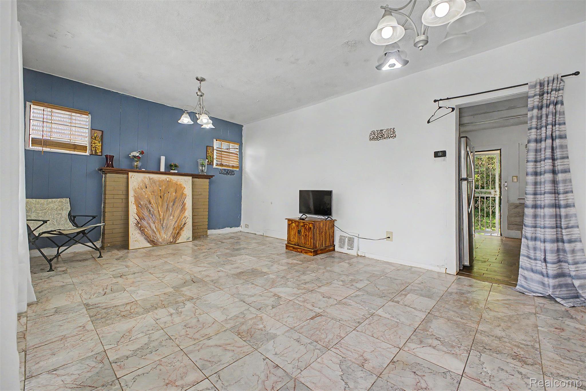6539 Greenview Avenue