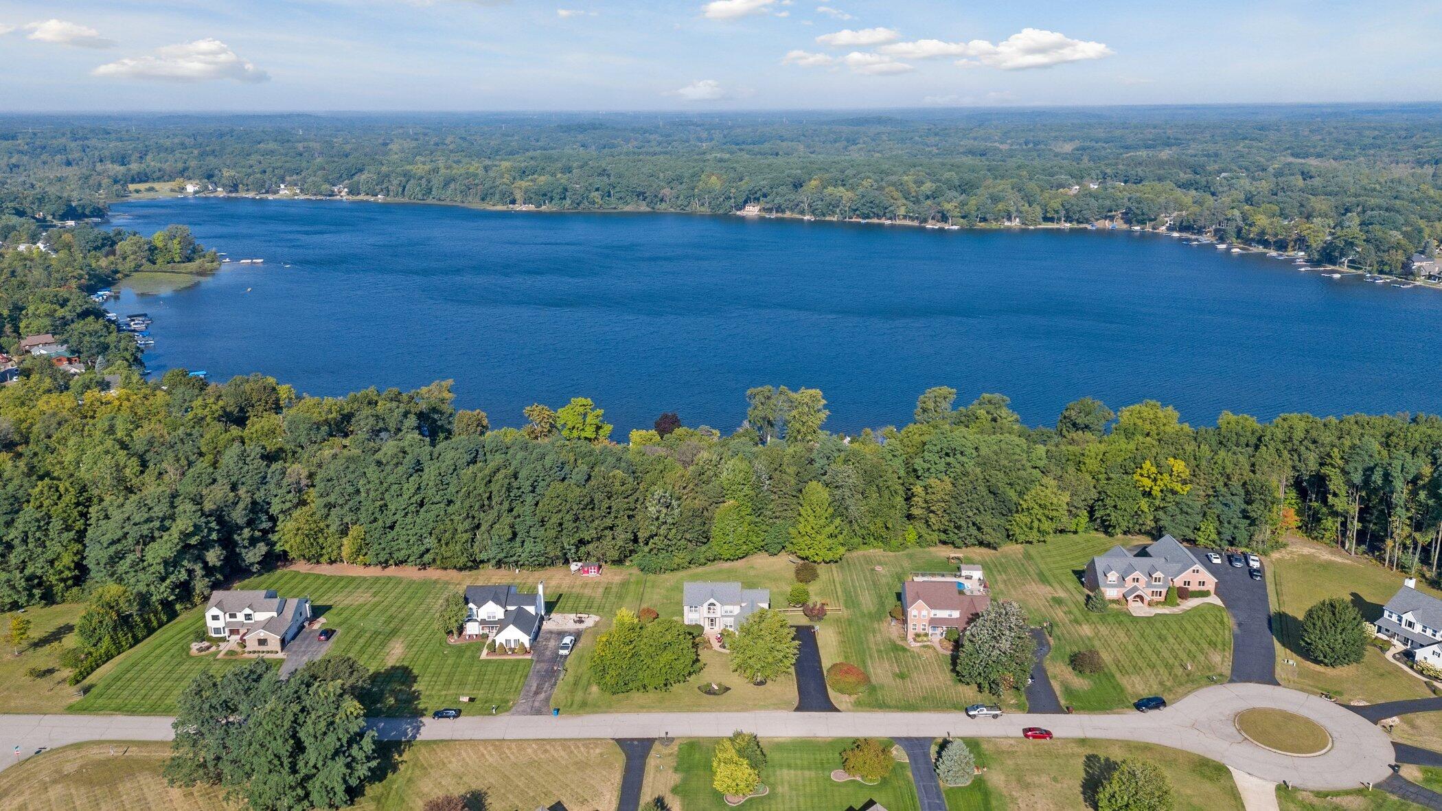 7233 N Lake Orchard Drive