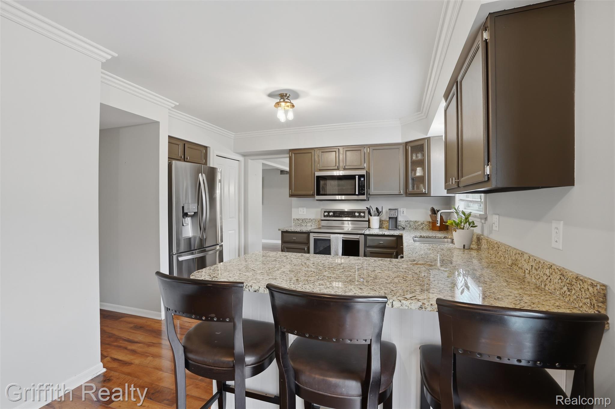 938 Meadowbrook Court