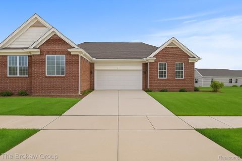 1423 Luxington Street Lapeer City MI 48446