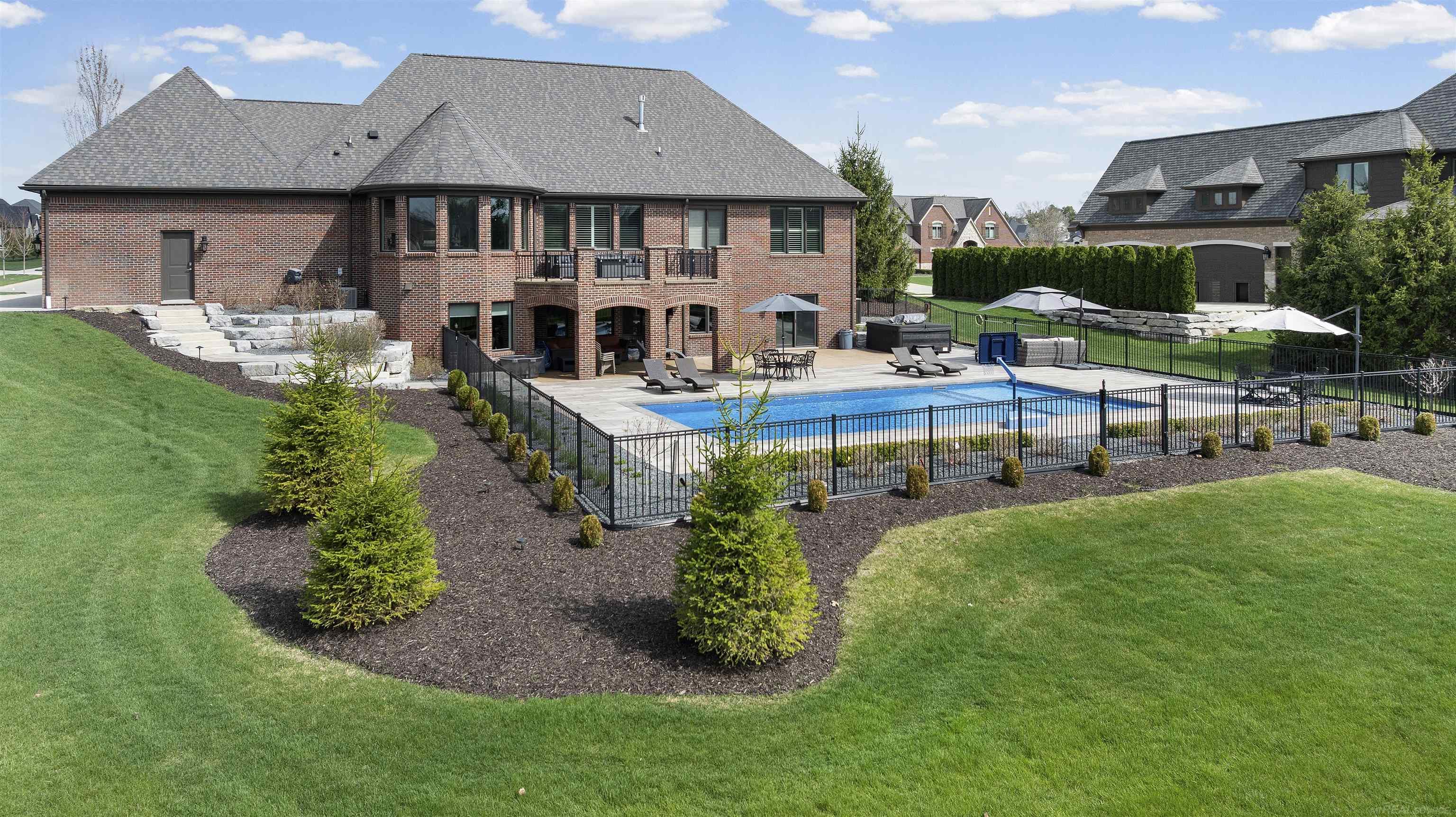 61657 Cotswold Drive
