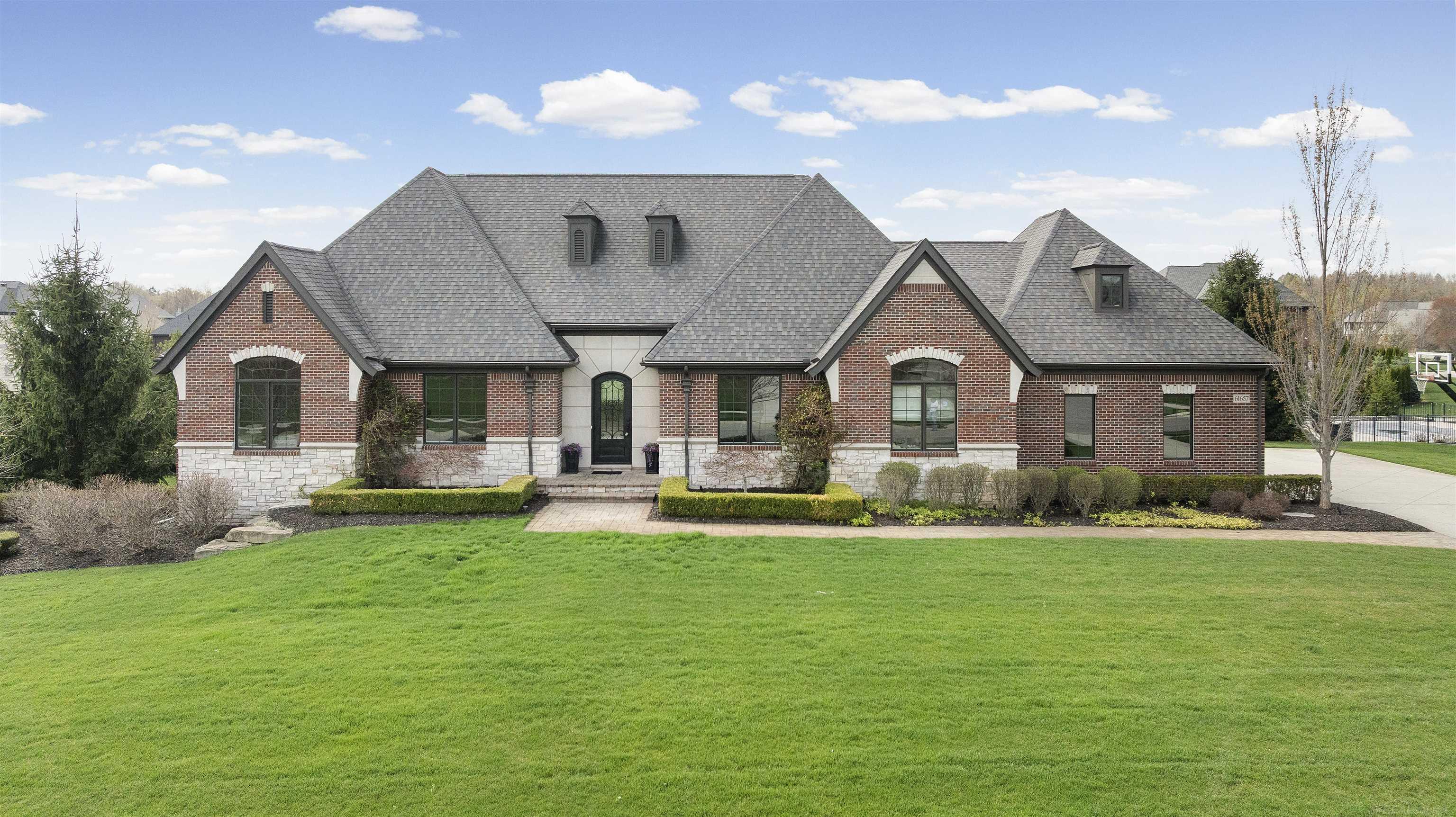 61657 Cotswold Drive