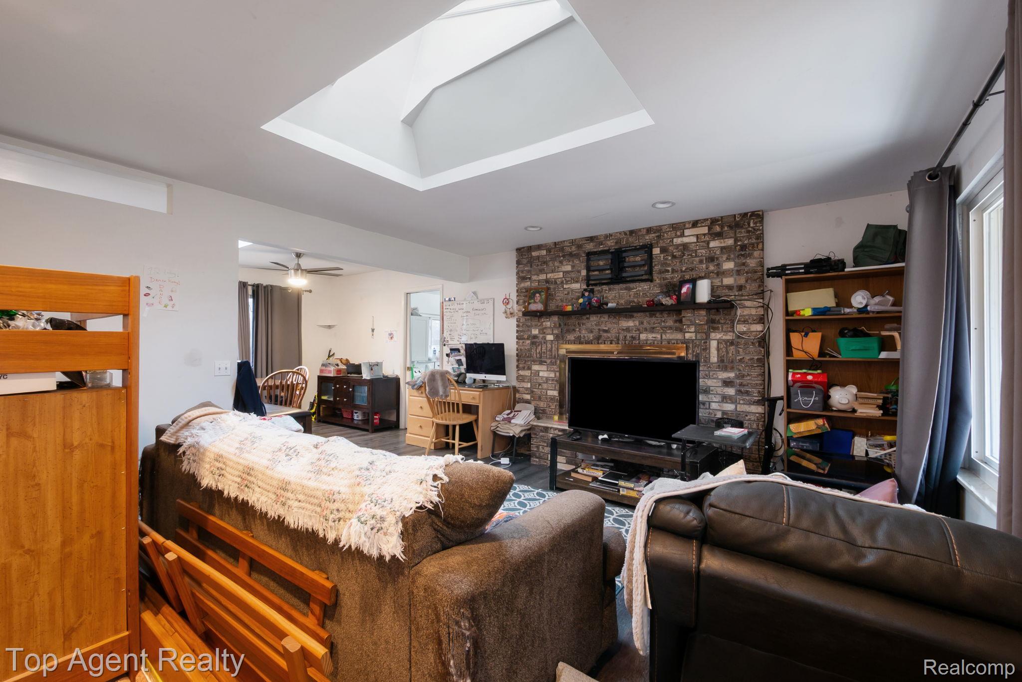 2065 Ridgemont Street