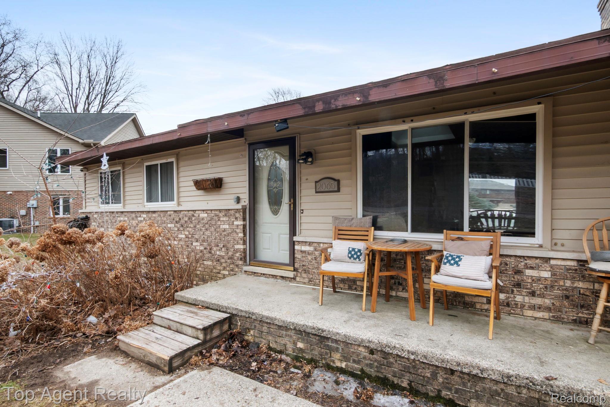 2065 Ridgemont Street