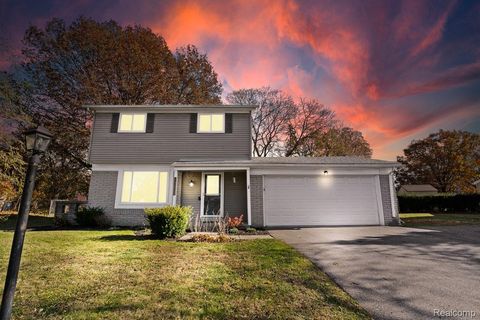 2716 Ravenglass Road Waterford Charter Township MI 48329