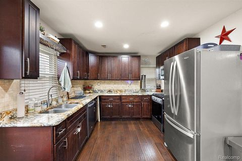 Tiny photo for 3570 Emmons Avenue, Rochester Hills City, MI 48307 (MLS # 20261021746)