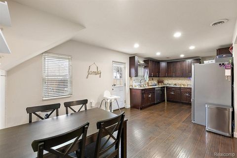 Tiny photo for 3570 Emmons Avenue, Rochester Hills City, MI 48307 (MLS # 20261021746)