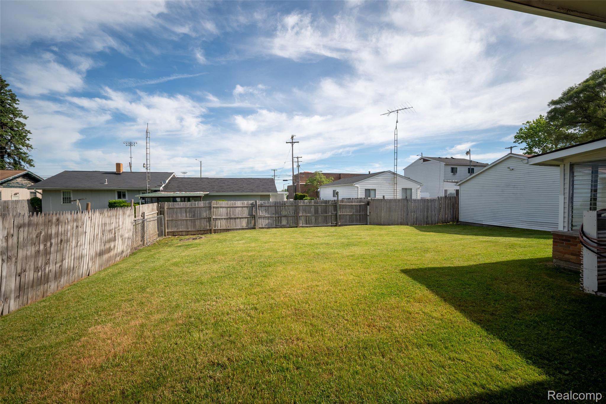 1076 W Kurtz Avenue