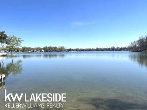 Photo of 1576 Bayview St, Lake Orion Village, MI 48362 (MLS # 58050207347)