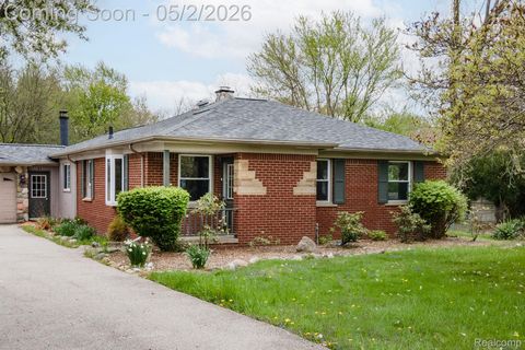 Photo of 111 Blanche Drive, Troy City, MI 48098 (MLS # 20261029124)
