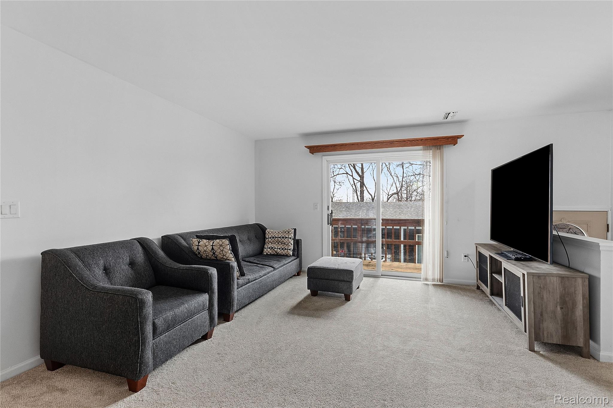 253 Pinewood Circle