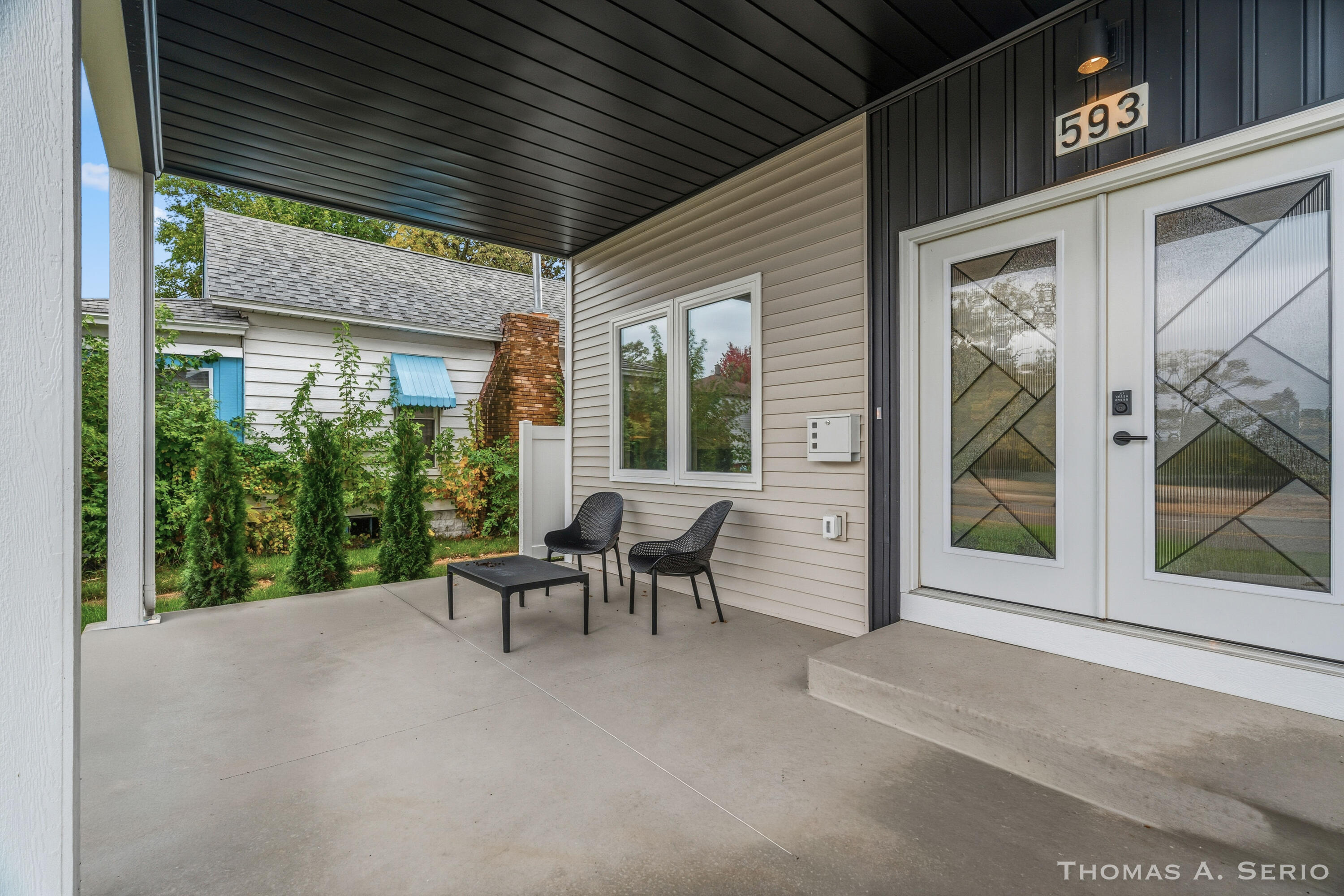 593 W Webster Avenue