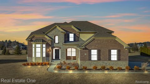 101 OAKLAND CREST Drive Oakland Charter Township MI 48306