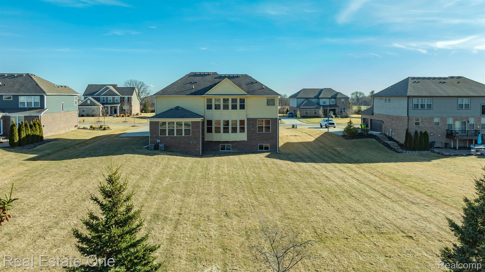 101 OAKLAND CREST Drive