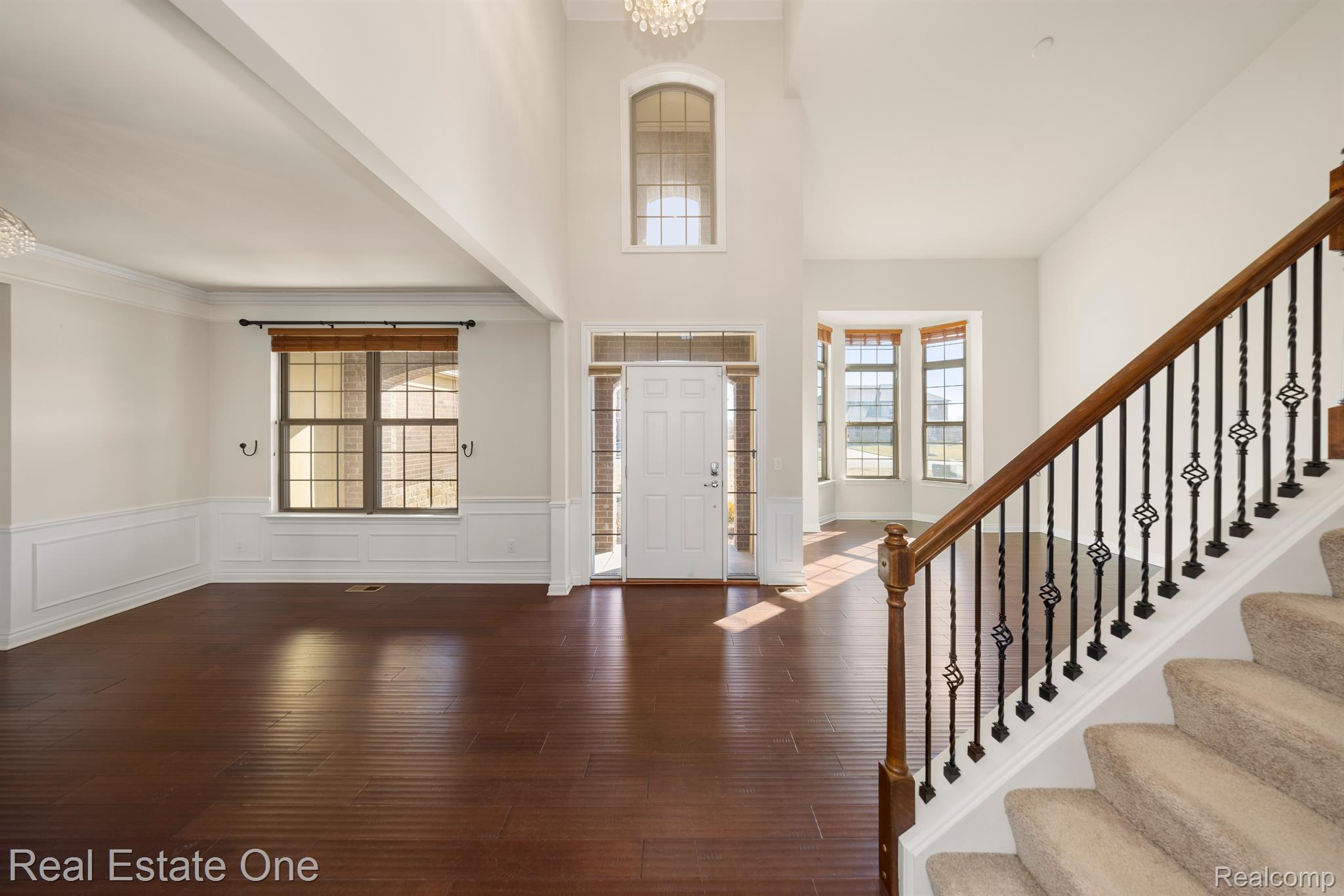 101 OAKLAND CREST Drive