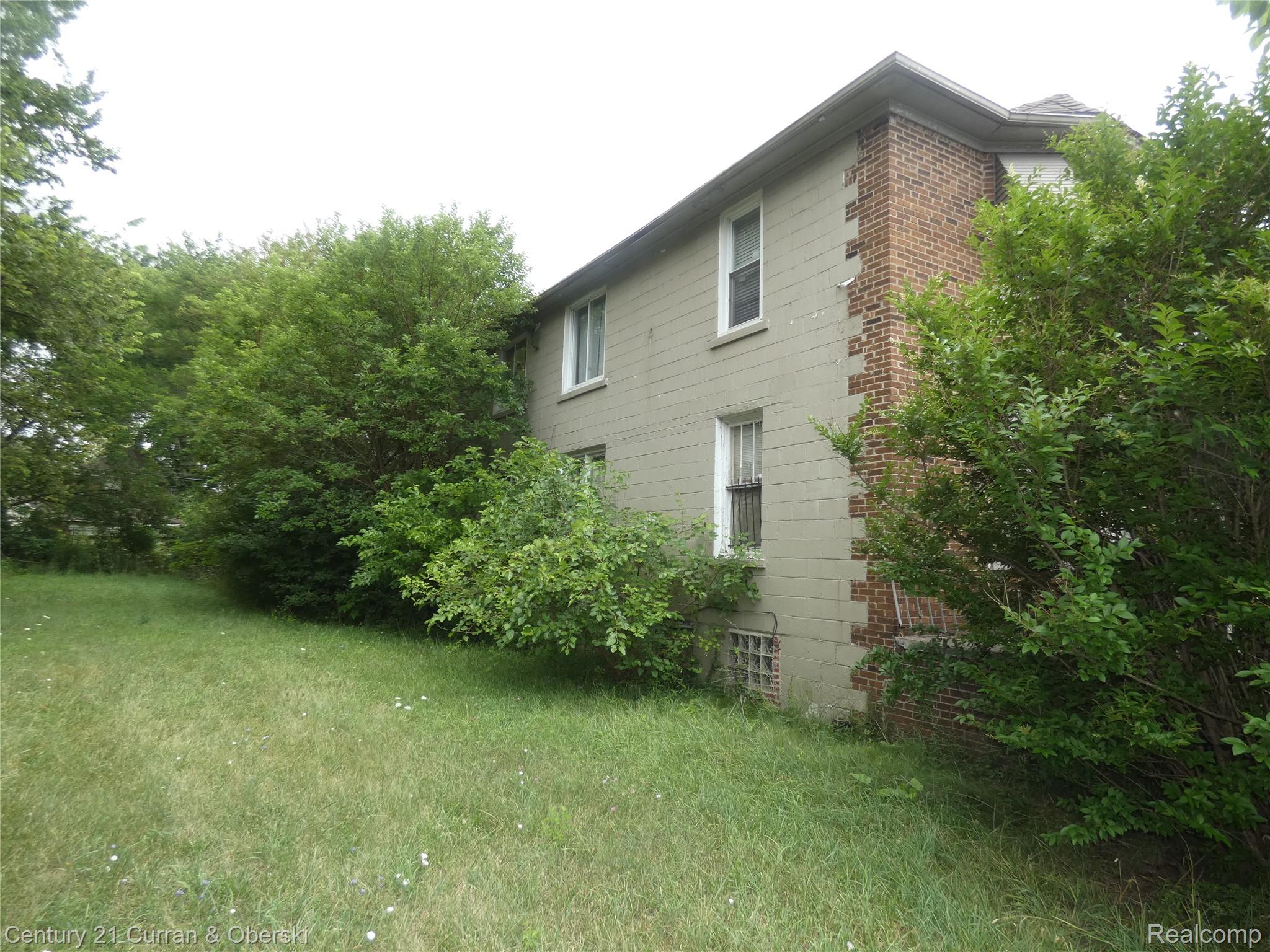1724 W Grand Boulevard