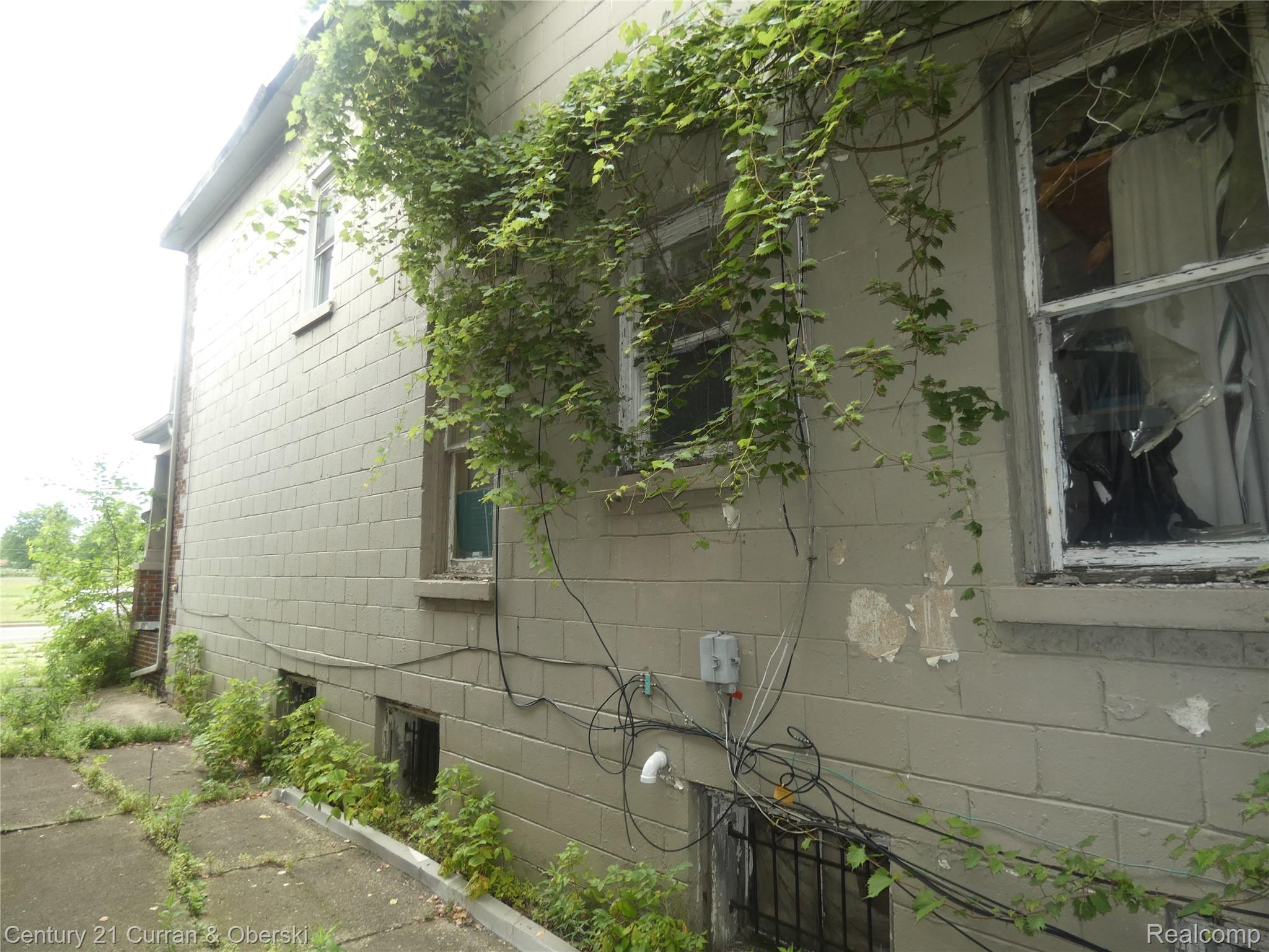 1724 W Grand Boulevard