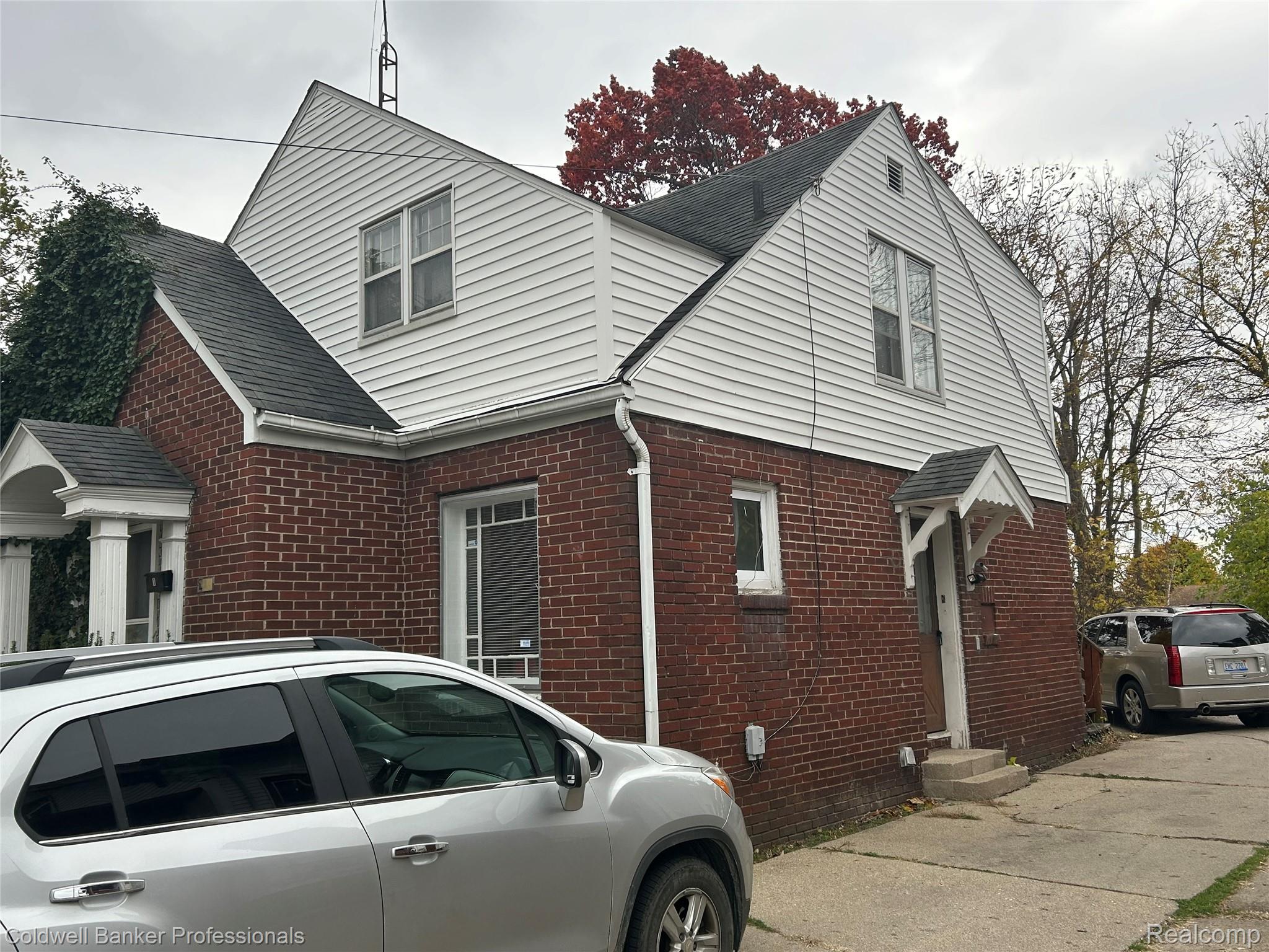 638 E Pasadena Avenue