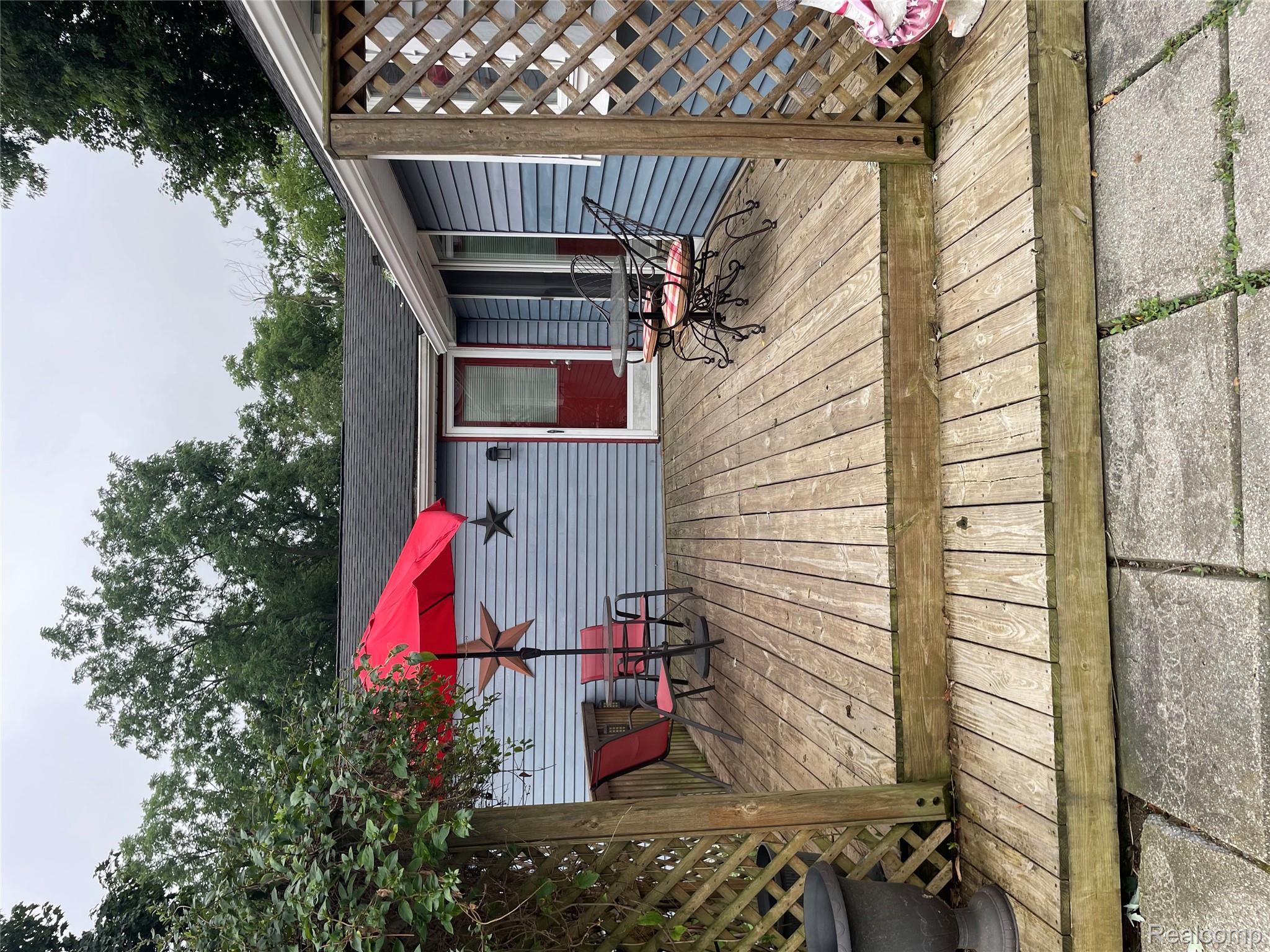 Waterford Charter Township, Michigan 48329, United States, 3 Bedrooms Bedrooms, ,2 BathroomsBathrooms,Residential,Active,193832