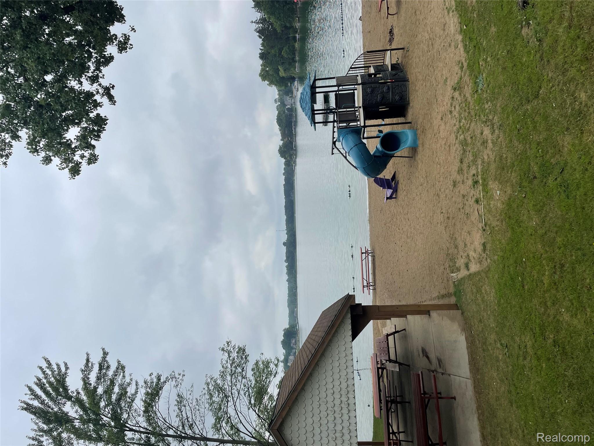 Waterford Charter Township, Michigan 48329, United States, 3 Bedrooms Bedrooms, ,2 BathroomsBathrooms,Residential,Active,193832