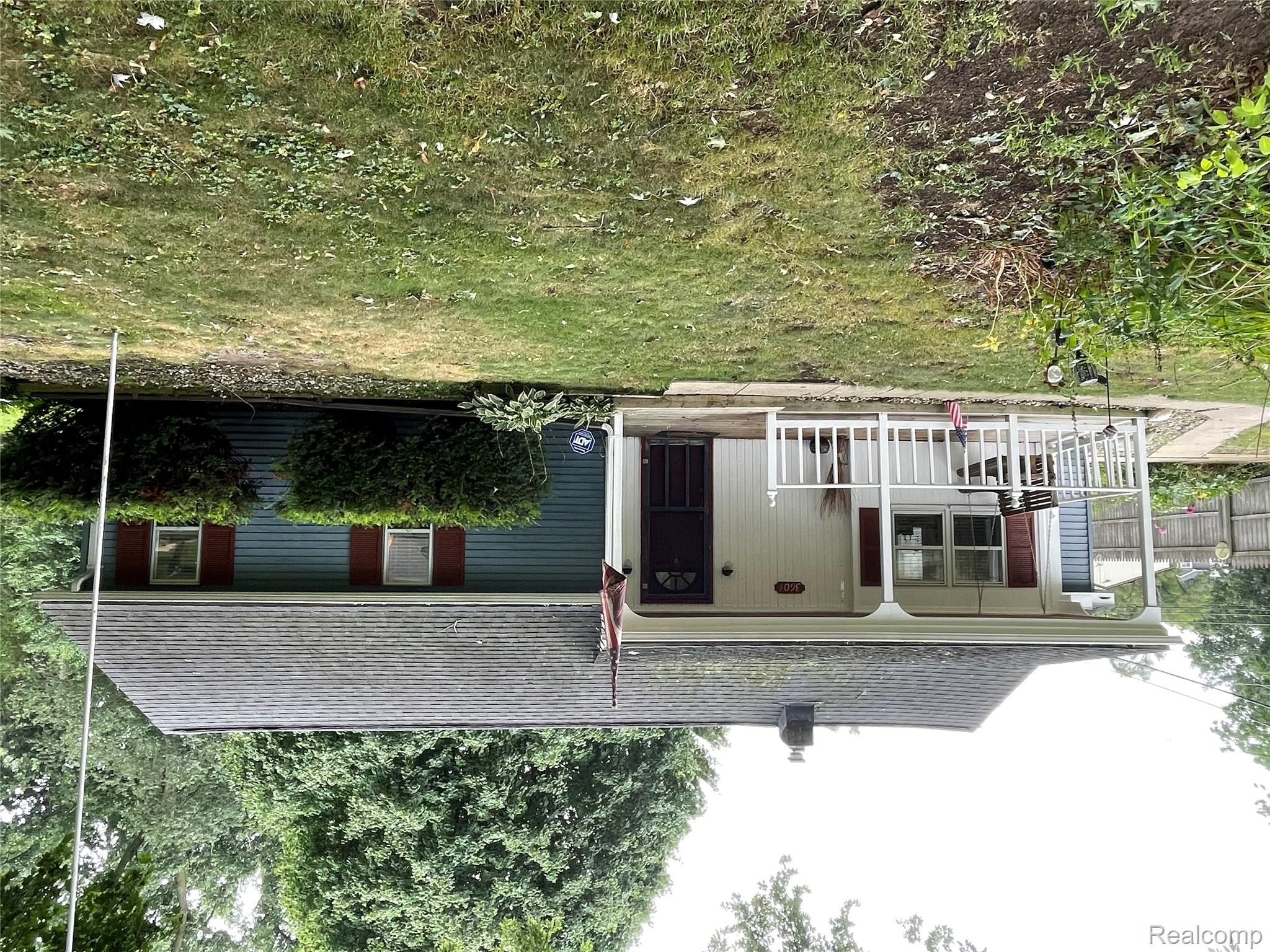 Waterford Charter Township, Michigan 48329, United States, 3 Bedrooms Bedrooms, ,2 BathroomsBathrooms,Residential,Active,193832