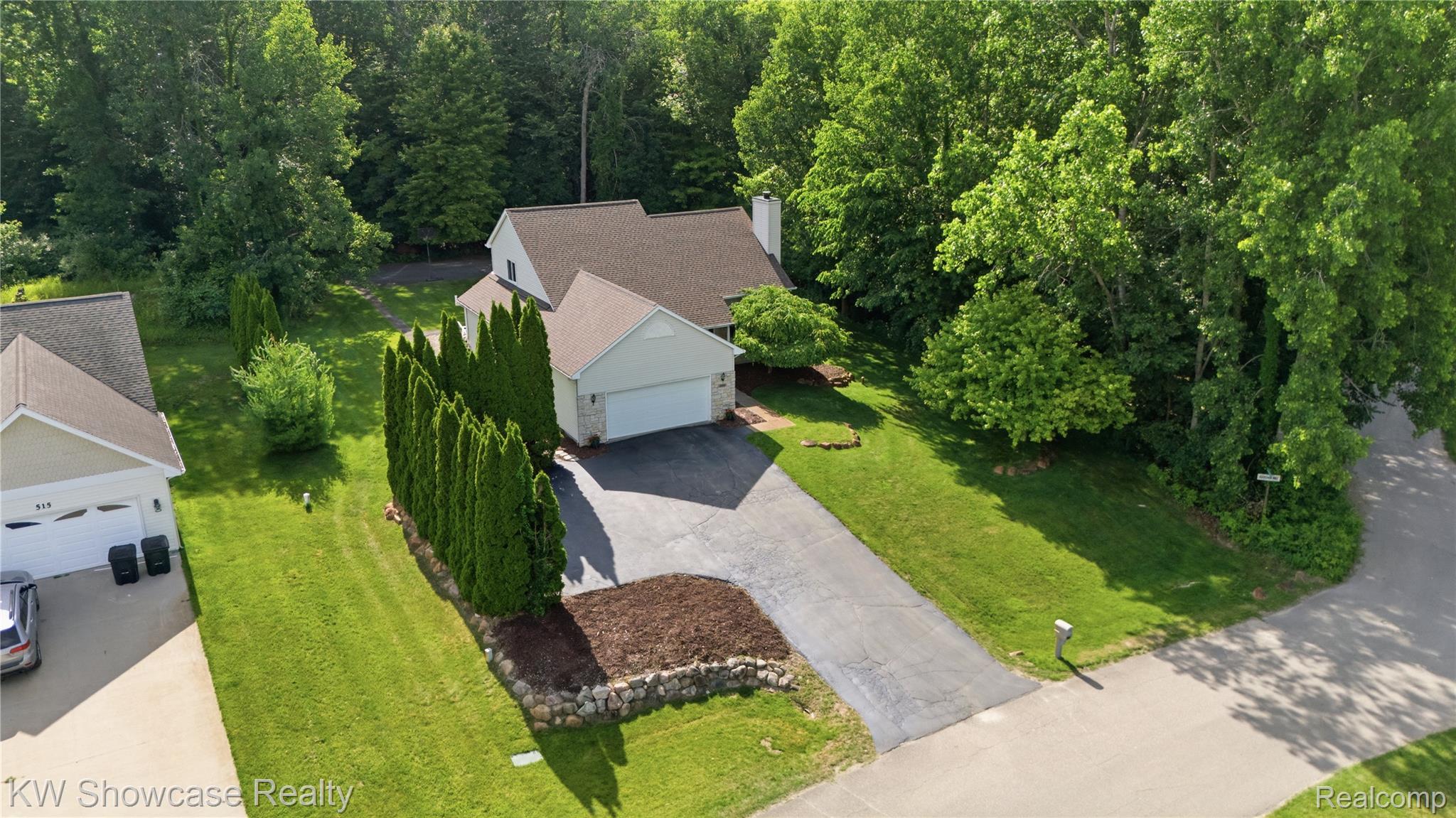 525 Aarons Way