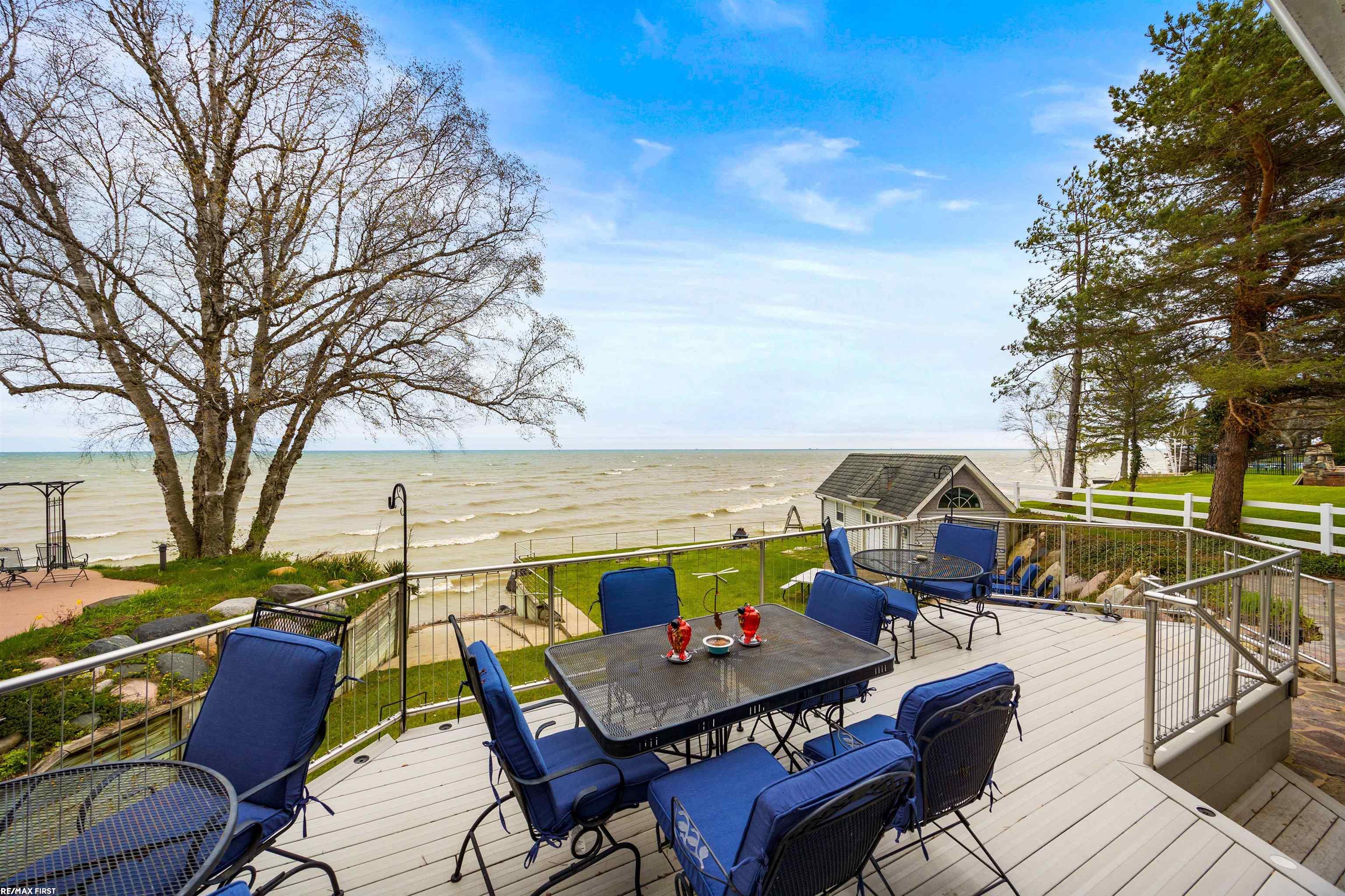 3864 Lakeshore Road
