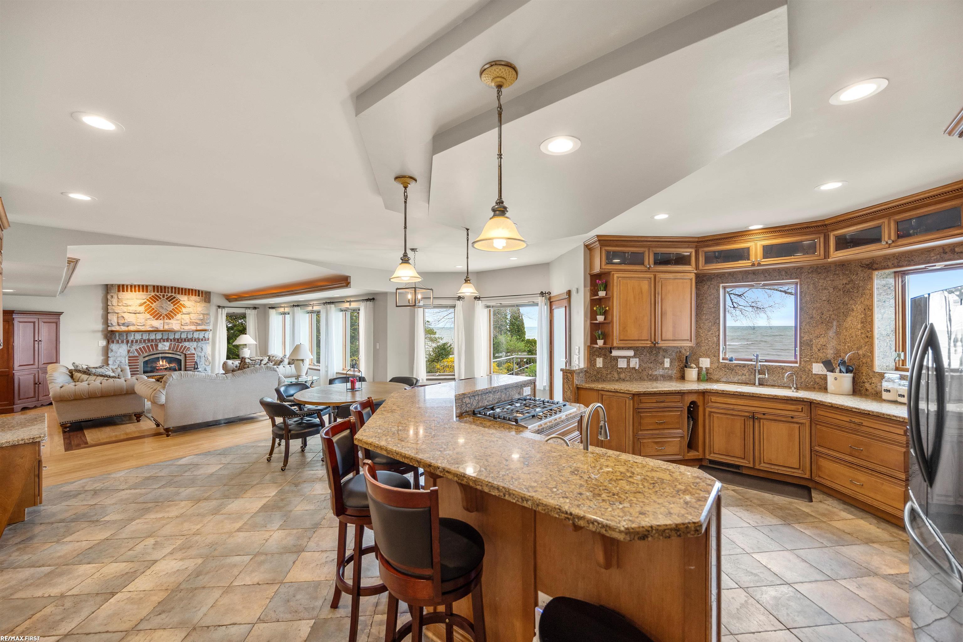 3864 Lakeshore Road