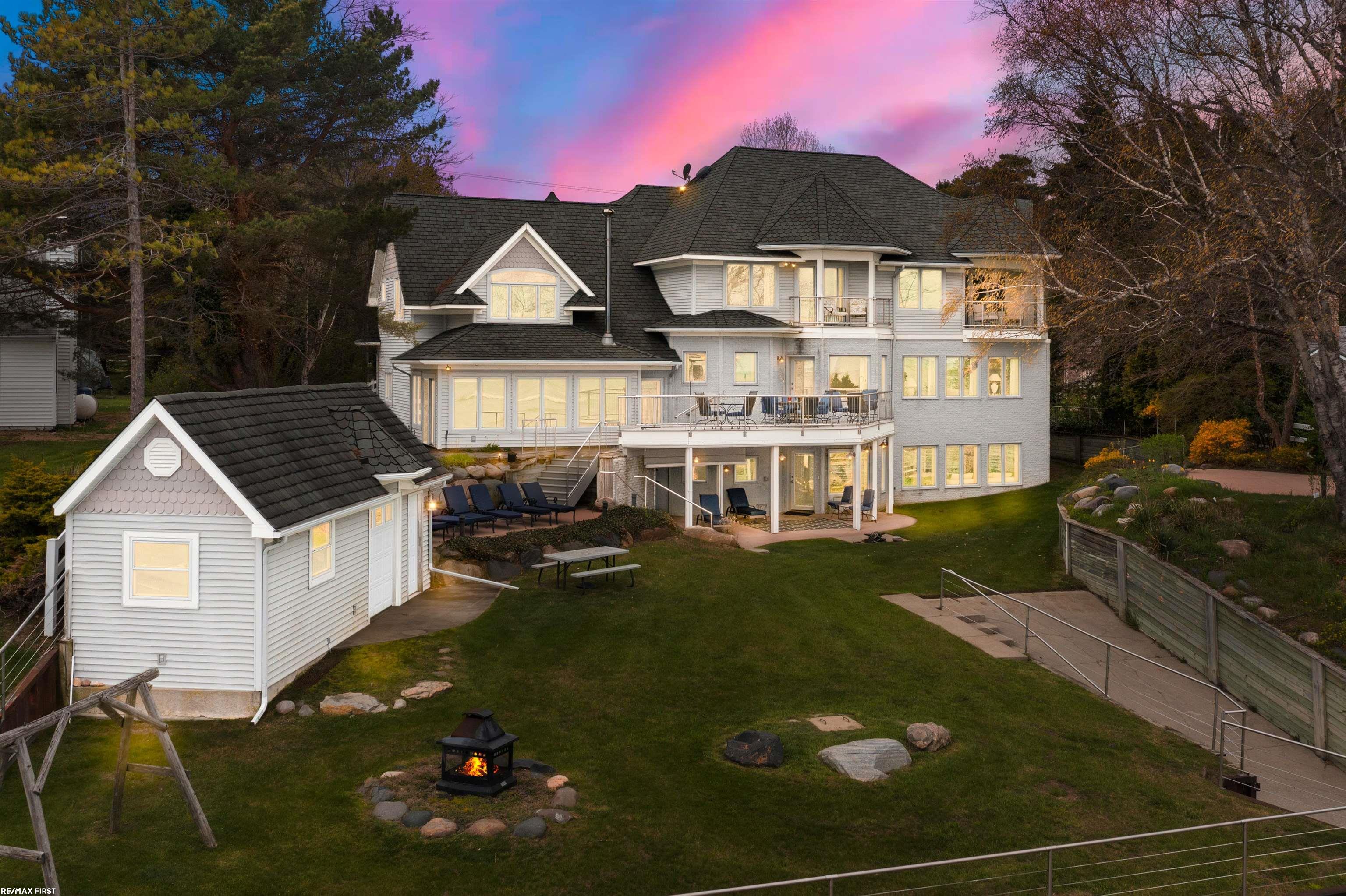 3864 Lakeshore Road