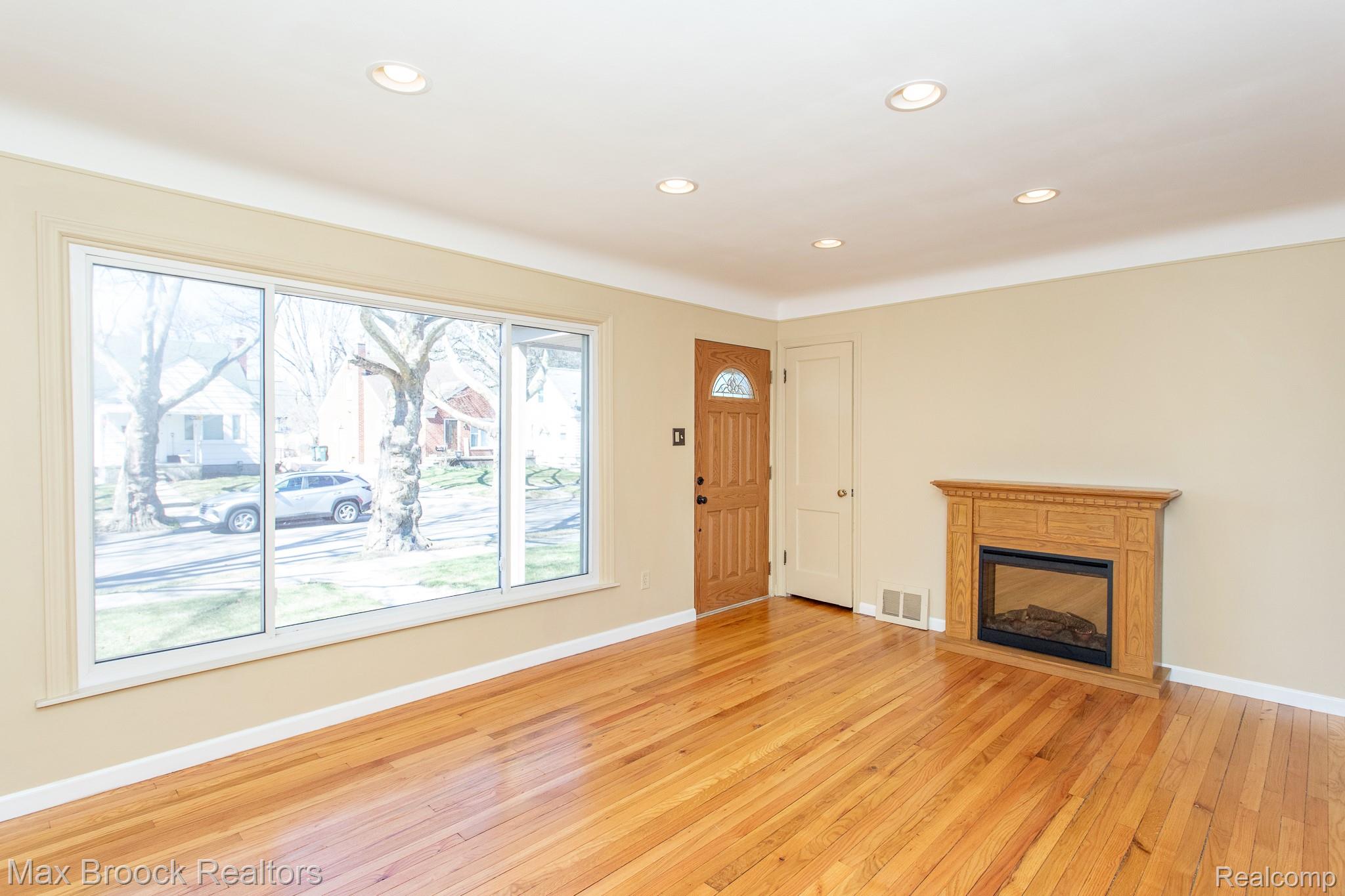 718 Meadowdale Street