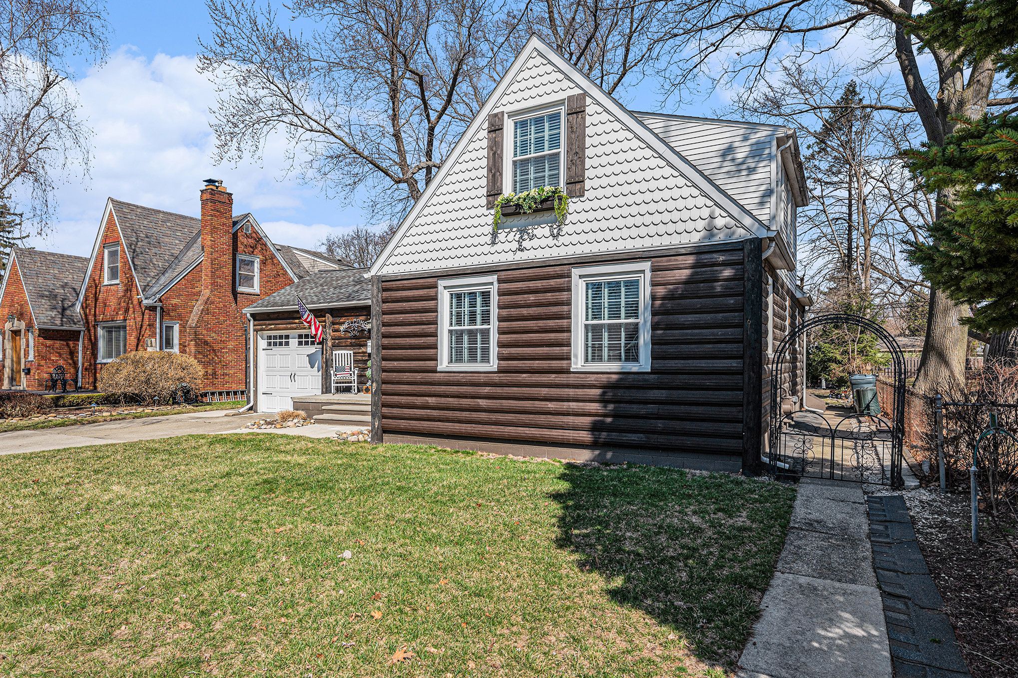 1107 E LINCOLN AVE Avenue