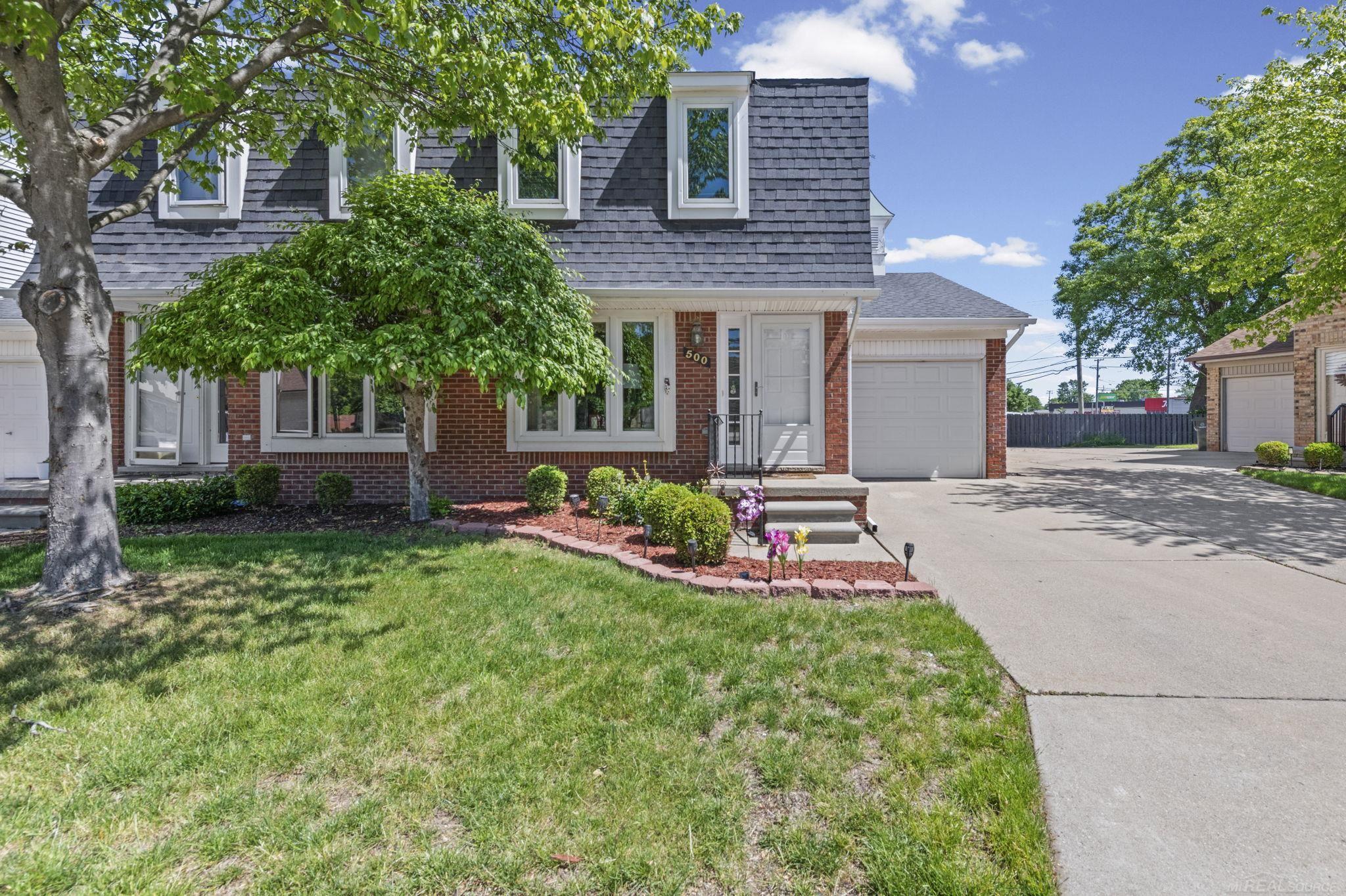 500 Pineview Court