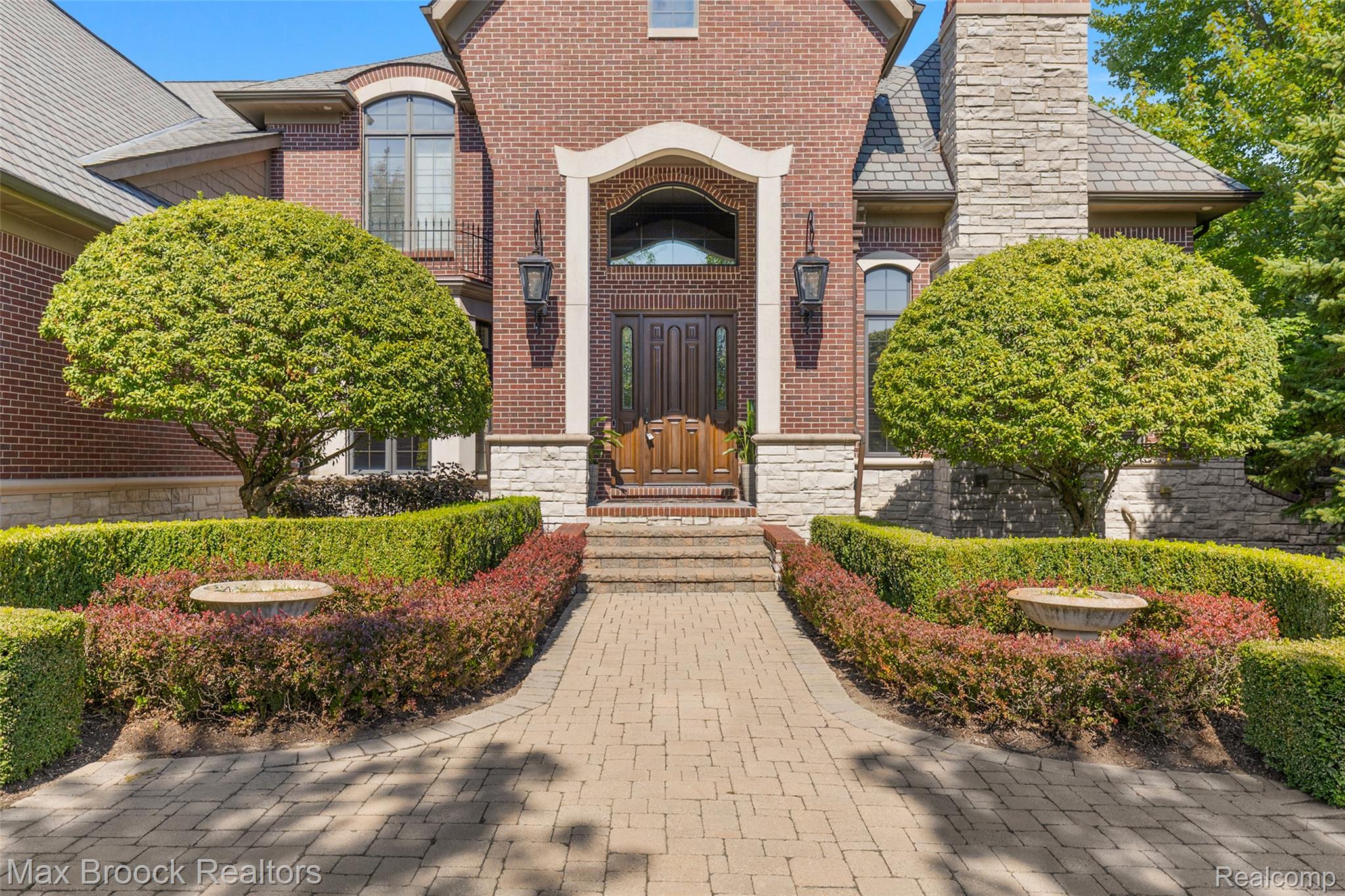 1699 Lincolnshire Drive