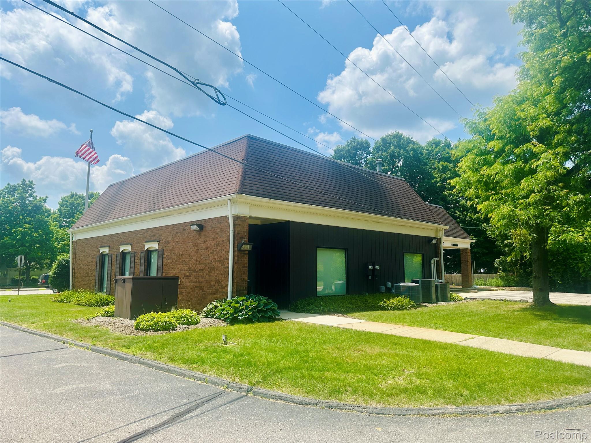 222 W MAIN Street