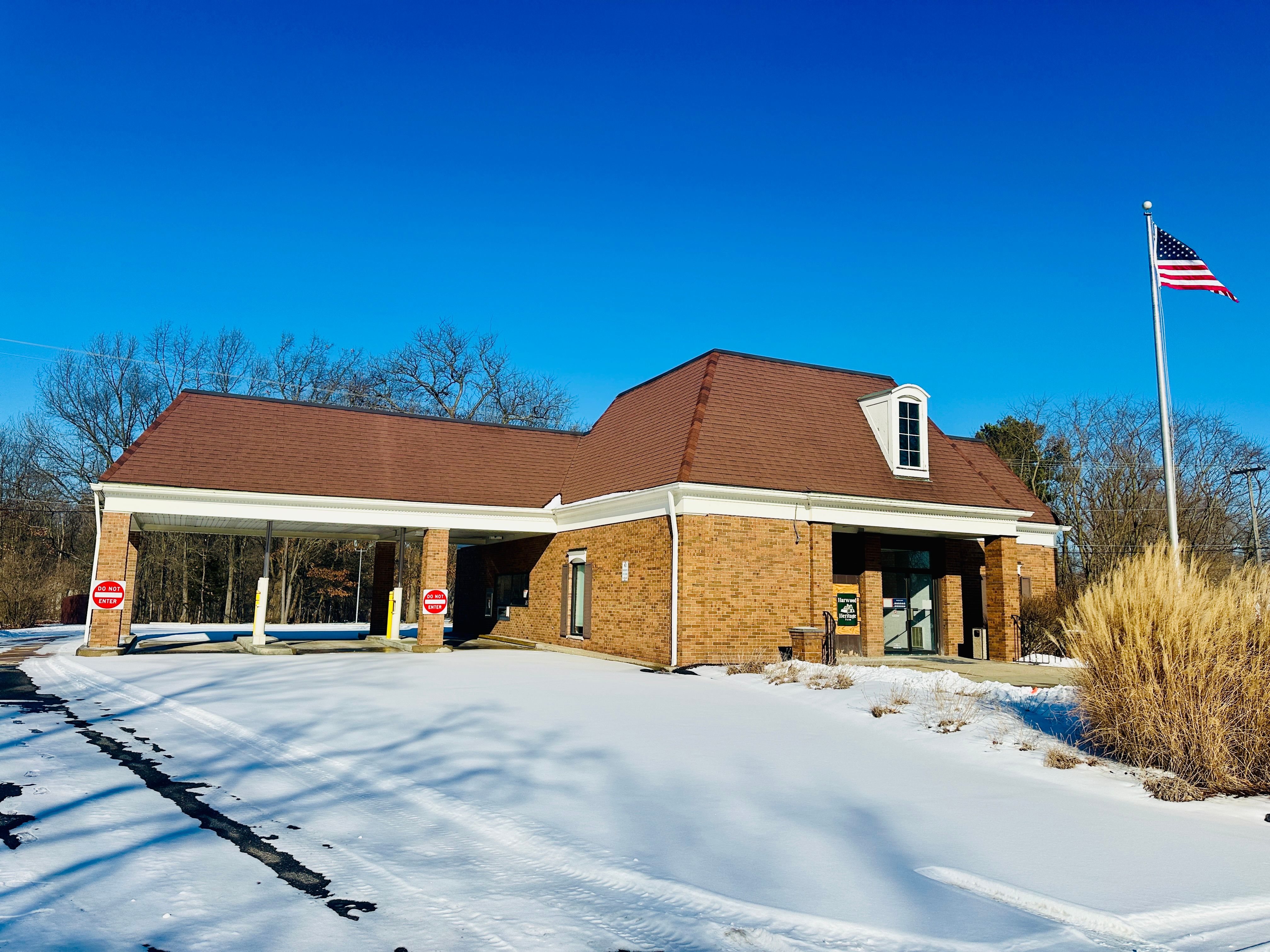 222 W MAIN Street