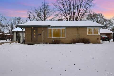 Photo of 1308 N Dewitt Street, Bay City City, MI 48706 (MLS # 61050196383)