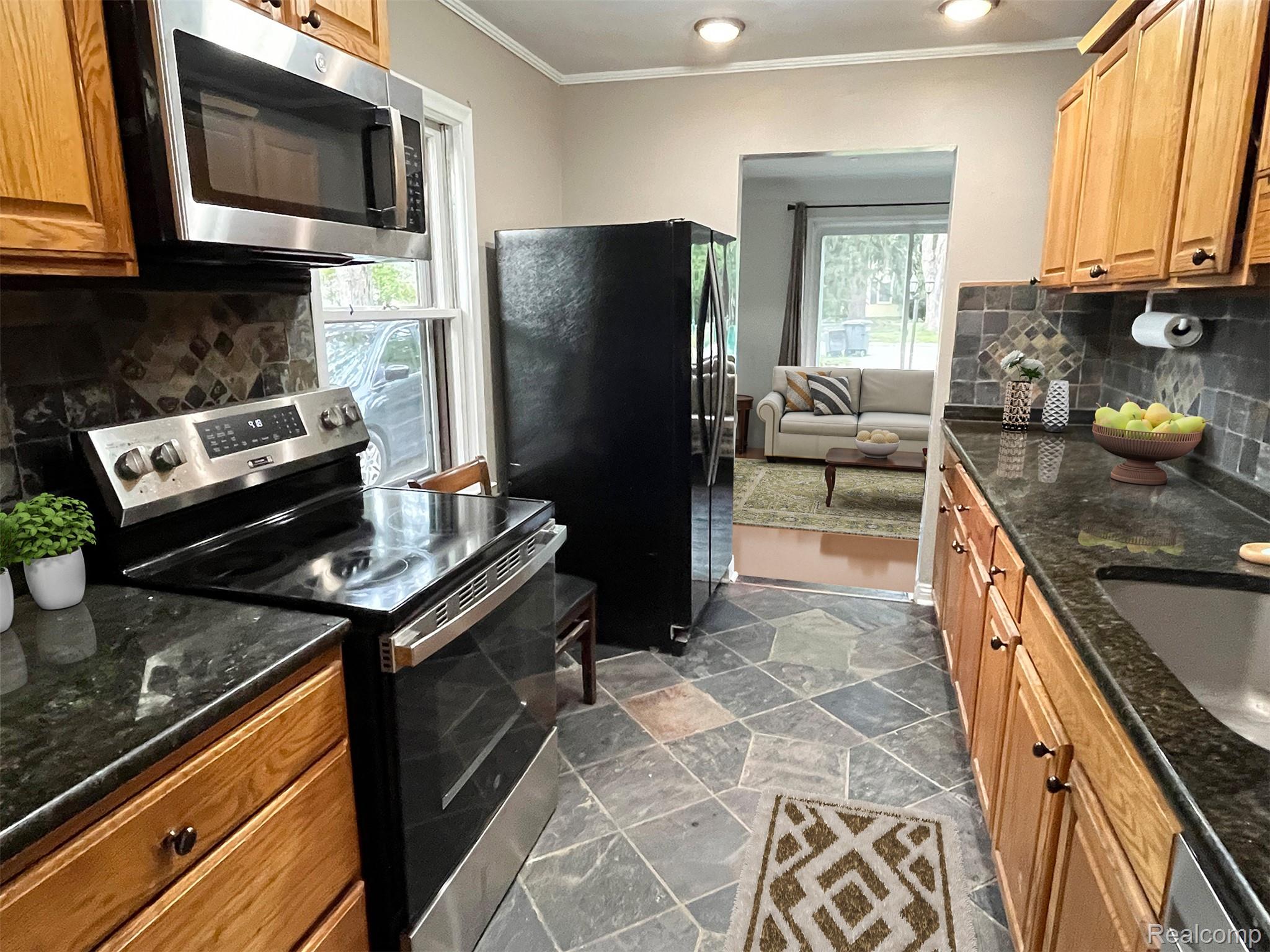 23096 HAWTHORNE Street