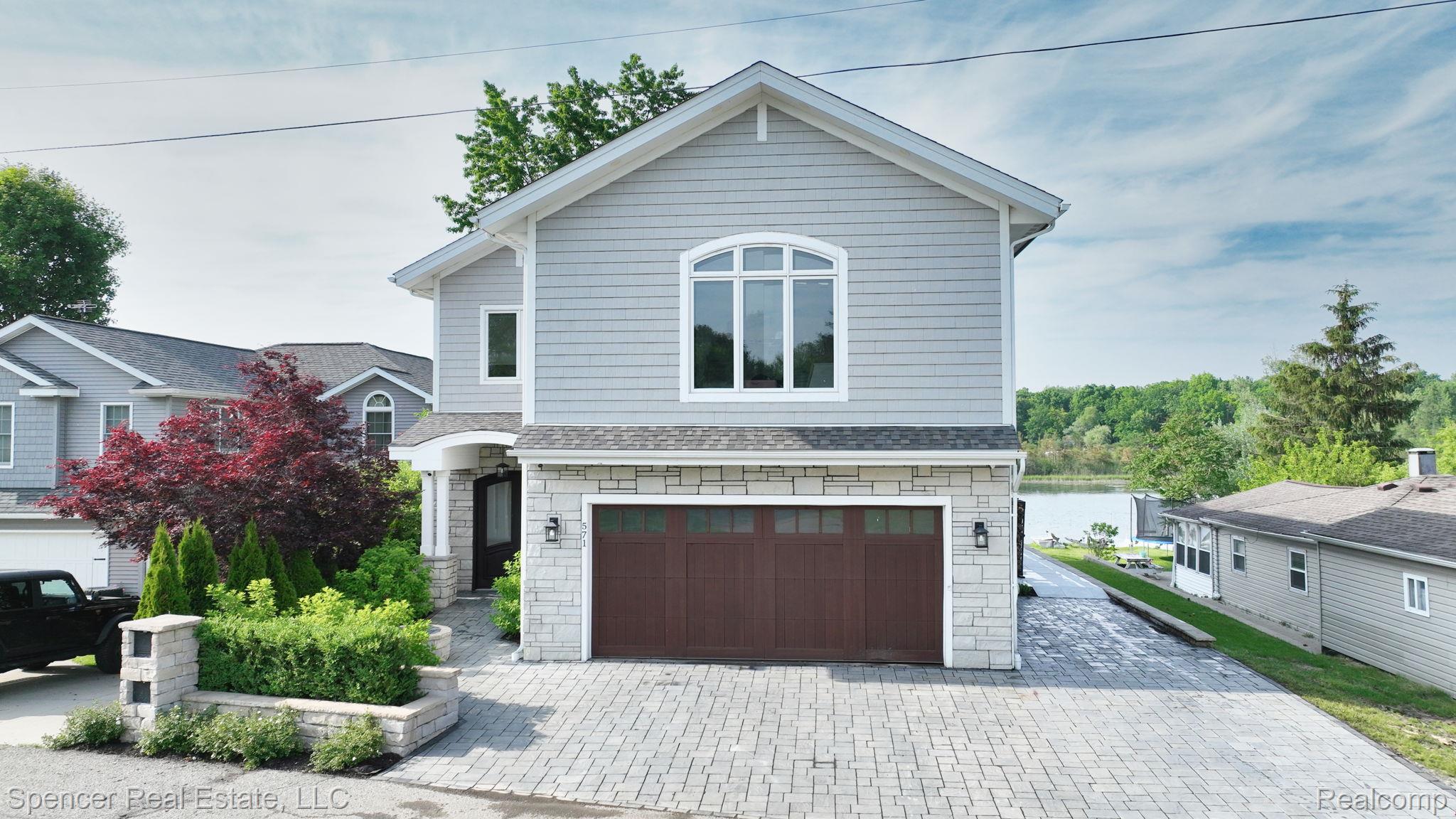 571 Dunleavy Drive