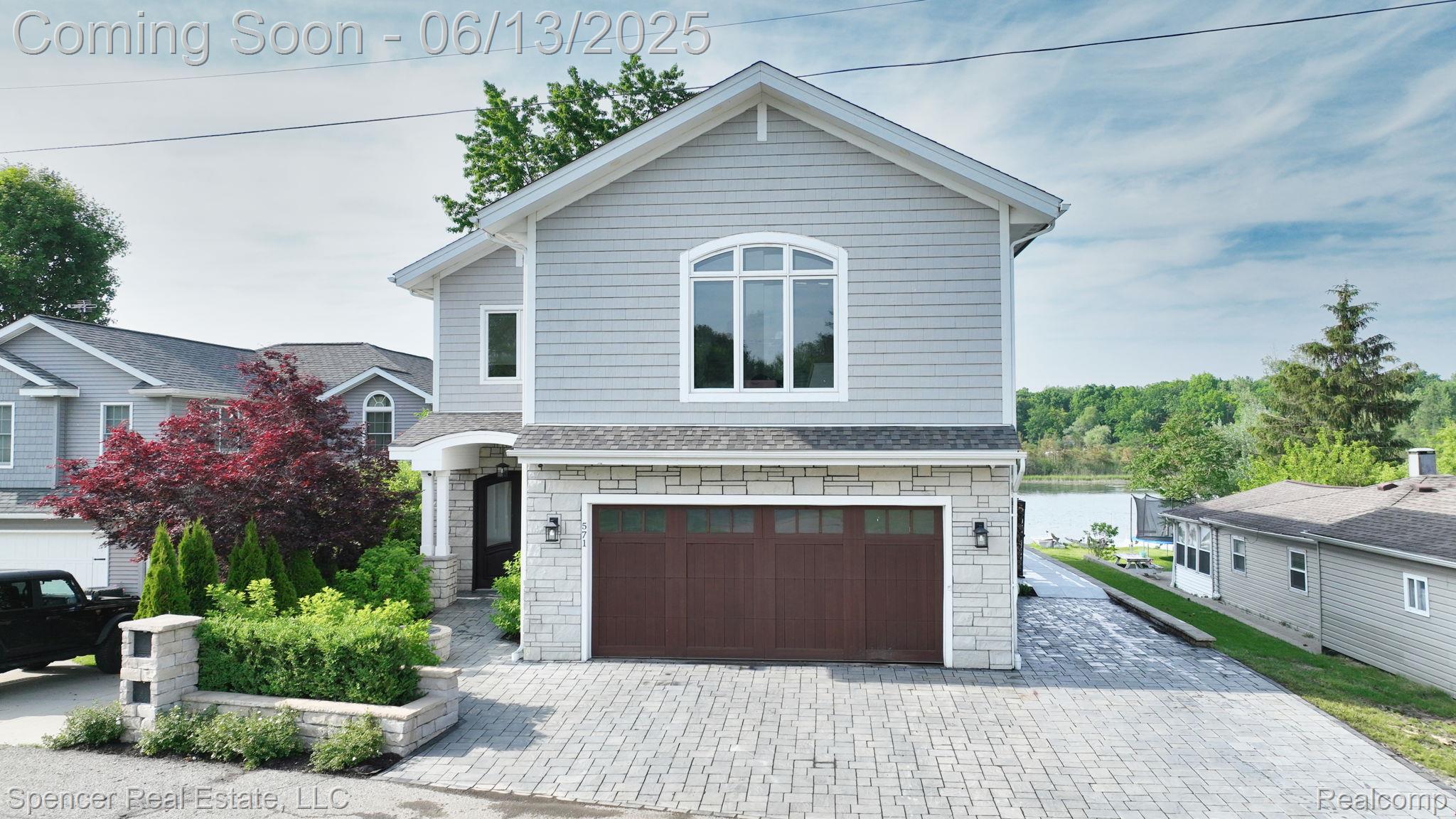 571 Dunleavy Drive